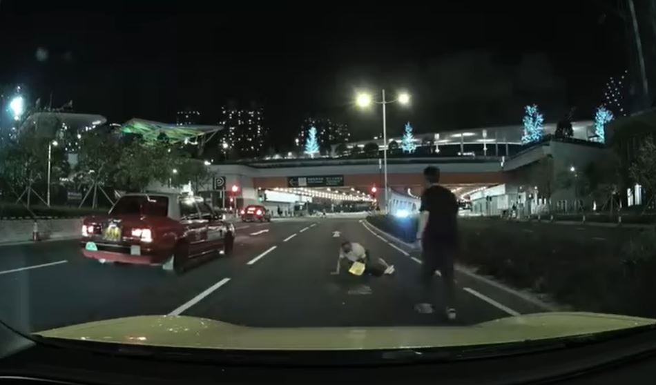 車cam司機下車了解事件。轉載fb車cam L（香港群組）