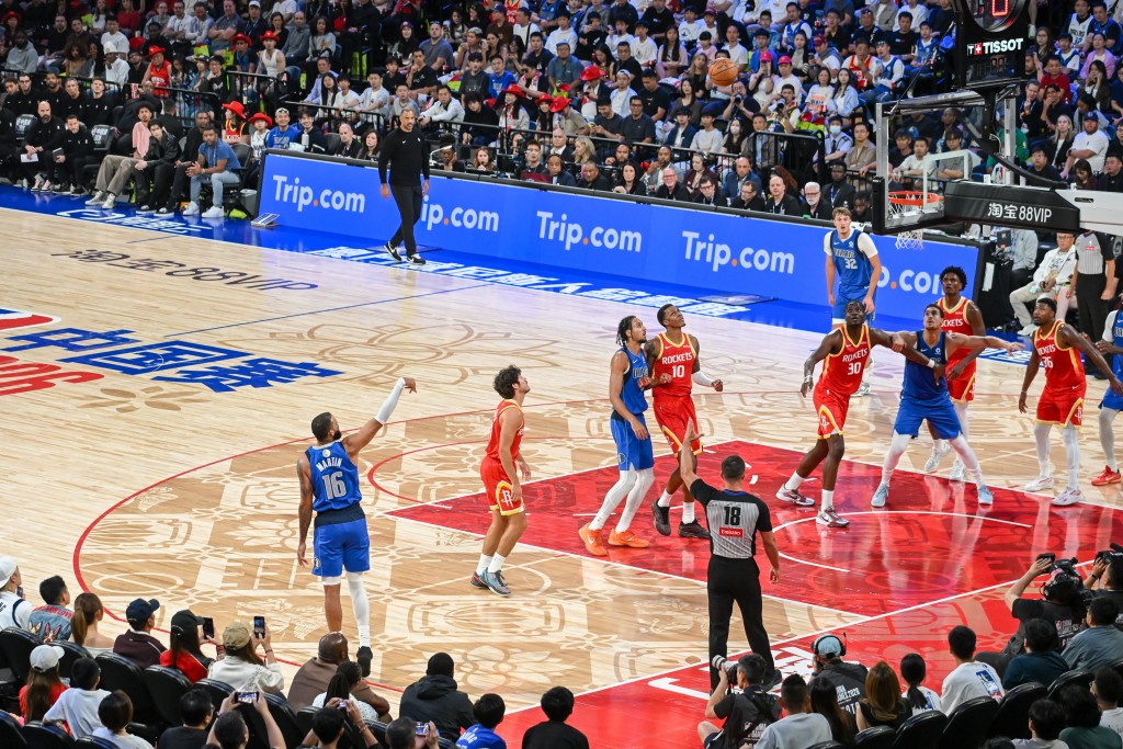 NBA中国赛独行侠vs火箭。魏国谦摄