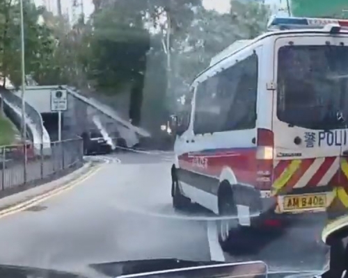涉事衝鋒車被指胡亂切線。網圖
