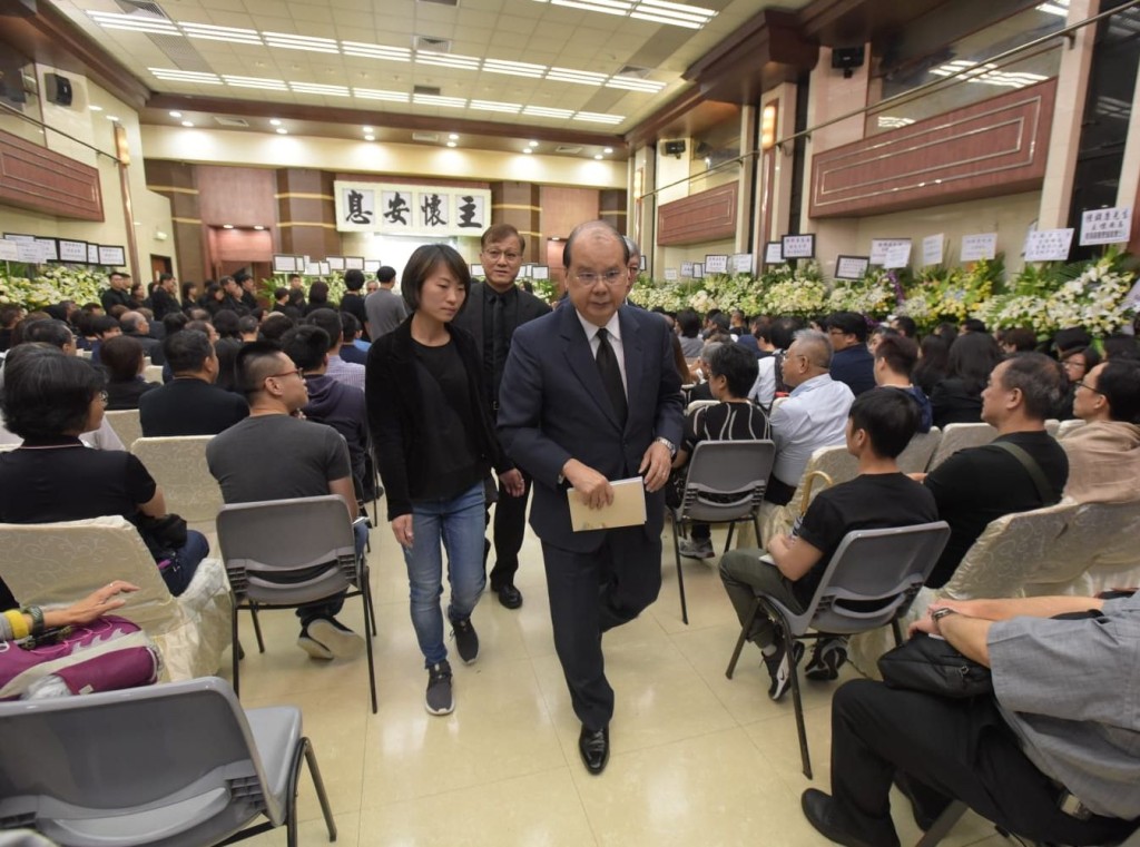 政務司司長張建宗亦到場致祭。