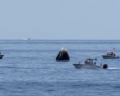 「龍」飛船在佛羅里達州彭薩科拉市對開的墨西哥灣順利降落。 AP