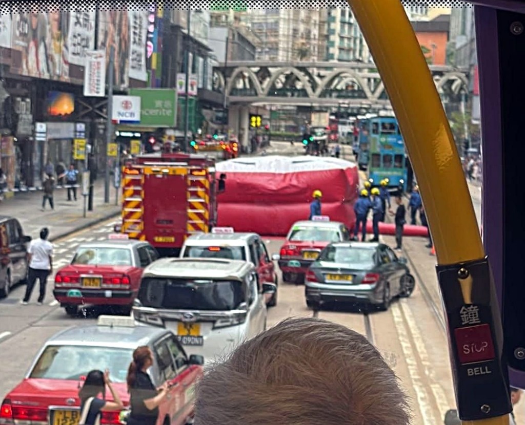 現場交通受阻。fb：車cam L（香港群組）