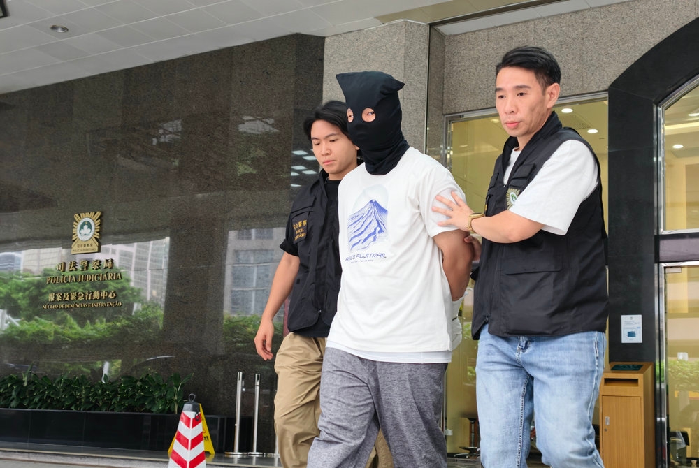 男學生前臂及手部亦輕度灼傷,預計需 15日康復。 男學生前臂及手部亦輕度灼傷,預計需 15日康復。