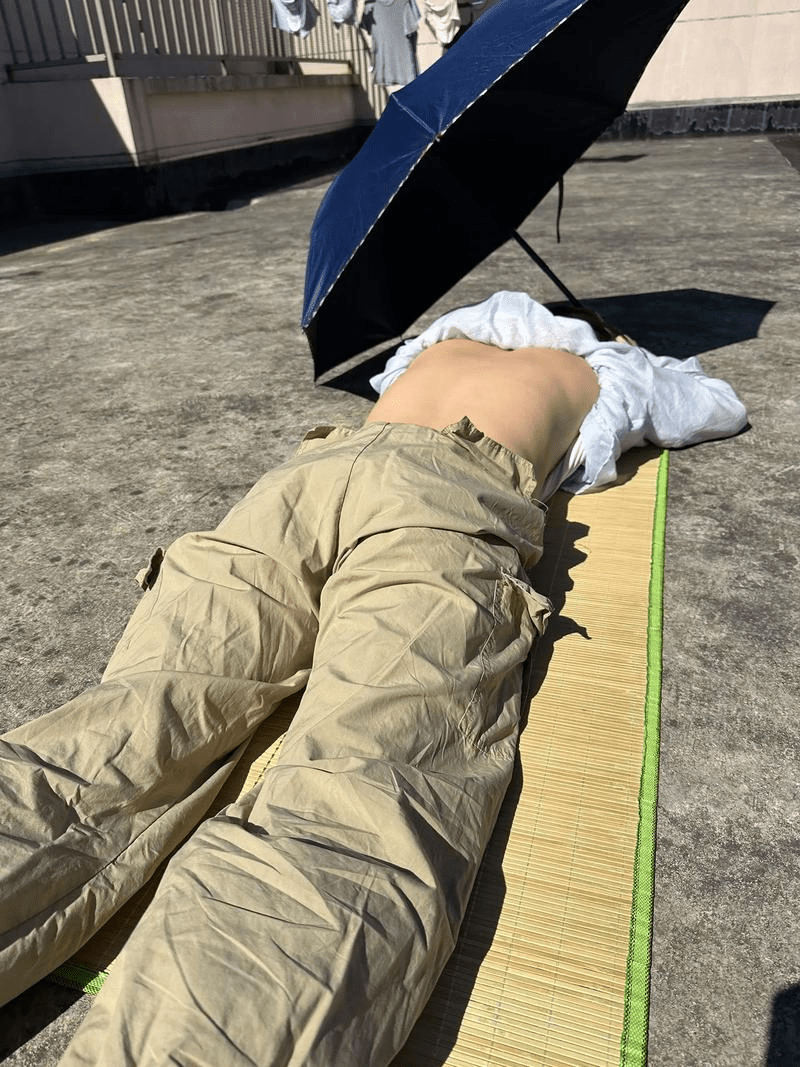 內地興起「伏天曬背」。