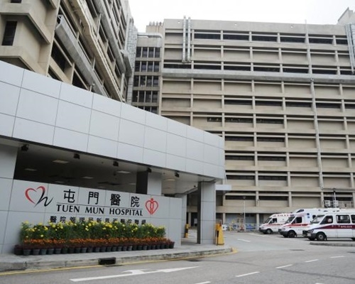 女童被帶往屯門醫院治理。資料圖片