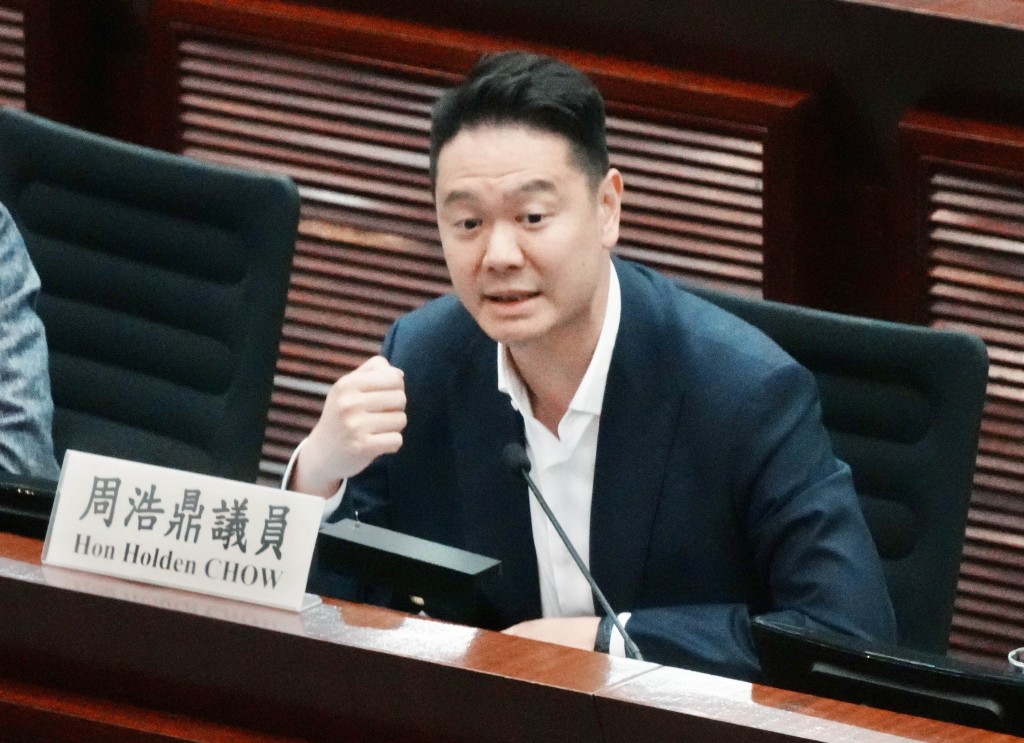 周浩鼎指要根治問題，更換老舊水管工作絕對不能停，只能夠加快。