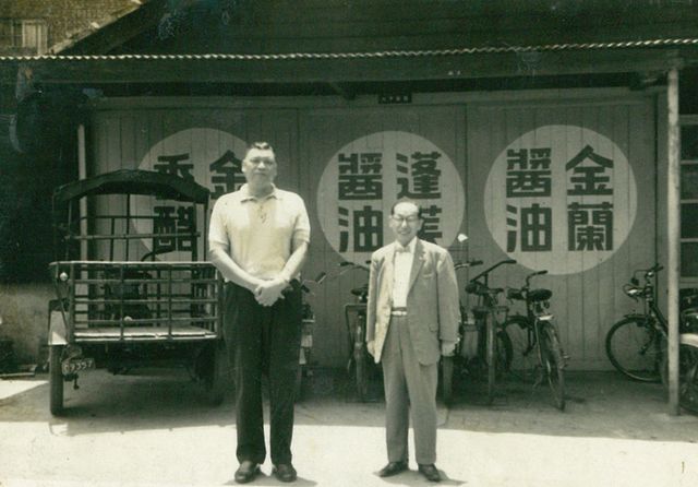 金蘭醬油家族第2代鍾秋桂(右)。網圖