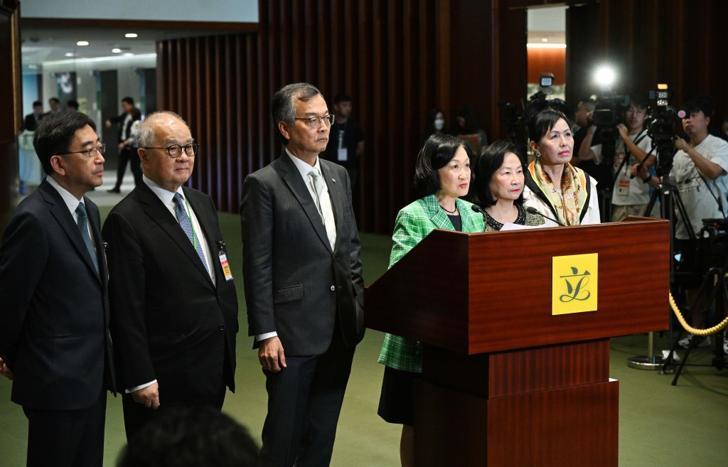 行会非官守成员回应《施政报告》。苏正谦摄