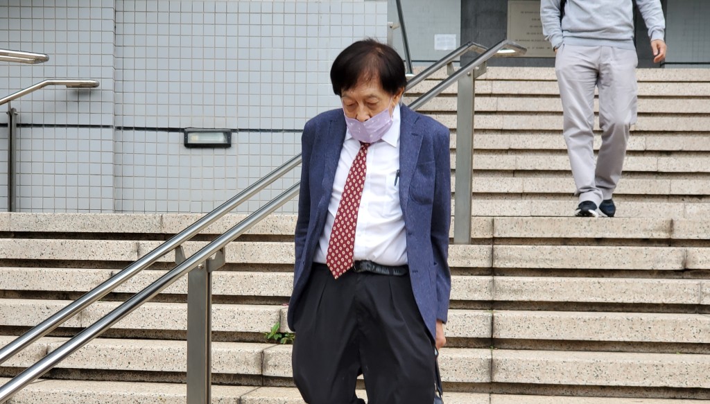 被告李宏邦離開法院。　鍾瀚霖攝