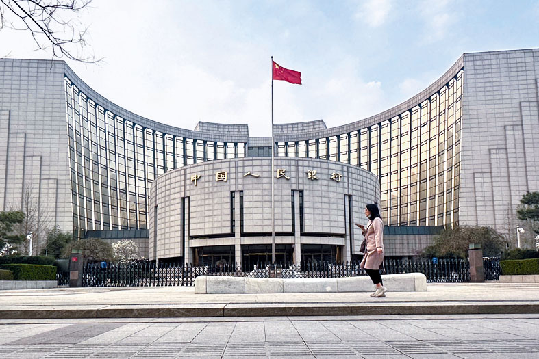 人行昨日突然公布全面降低存款準備金率0.25個百分點。