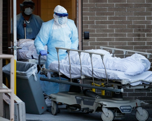 美國新冠肺炎死亡人數超過70萬。美聯社資料圖片