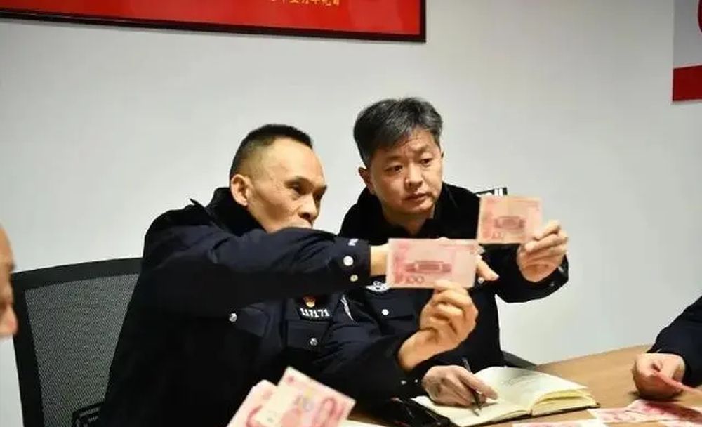 重庆，万州区公安局成功侦破一起夫妻伪造货币案件。