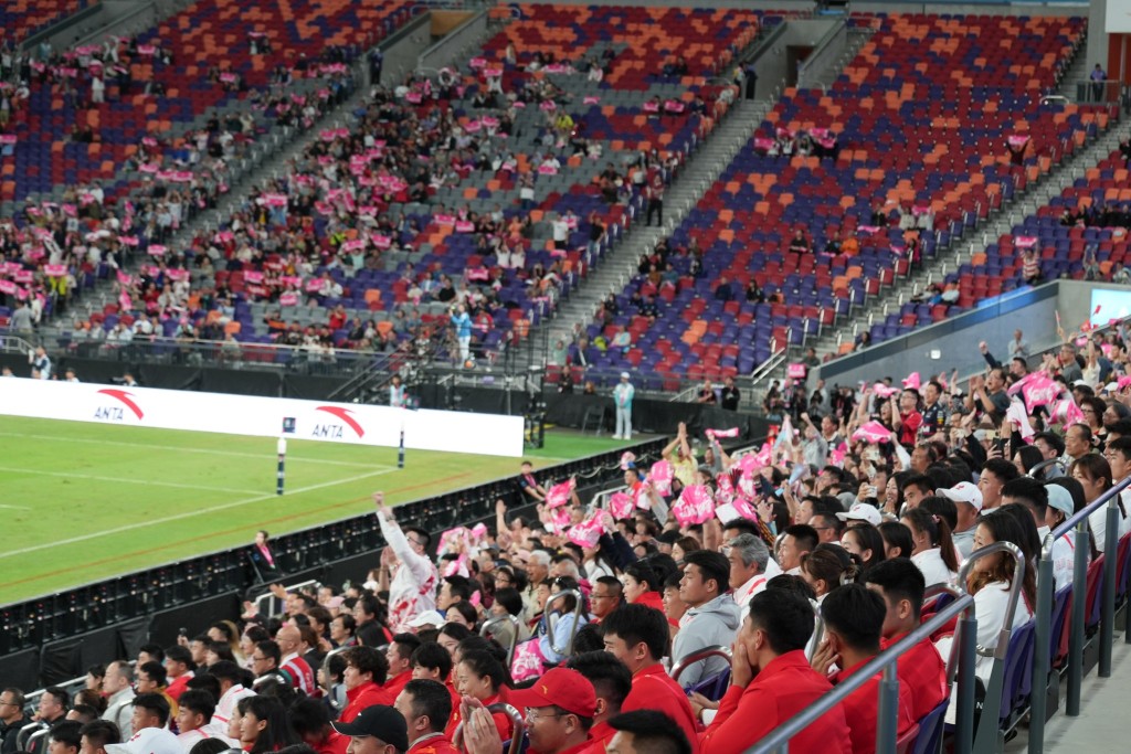 何永賢到啟德體育園觀賽，與同僚一起見證全運會七人制橄欖球項目男子組冠亞軍賽。何永賢fb