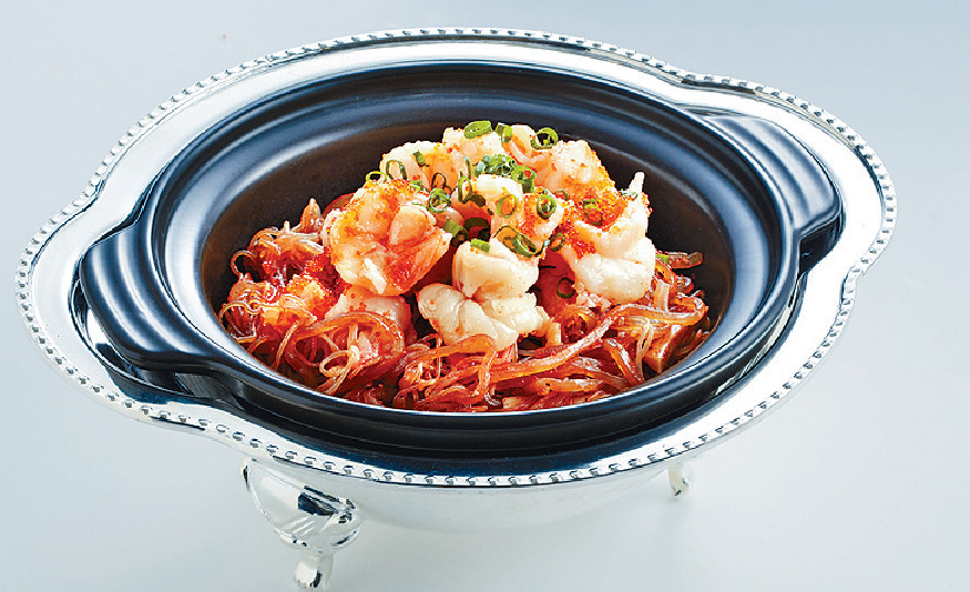 ■《澐 · NUVA》可持續海鮮菜譜中的惹味粉絲蝦球煲。