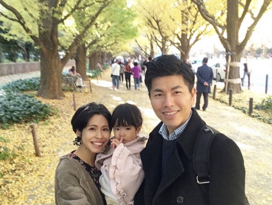 松永真菜(左)與3歲的女兒松永莉子（中）在事故中身亡。Instagram / ma_nariko