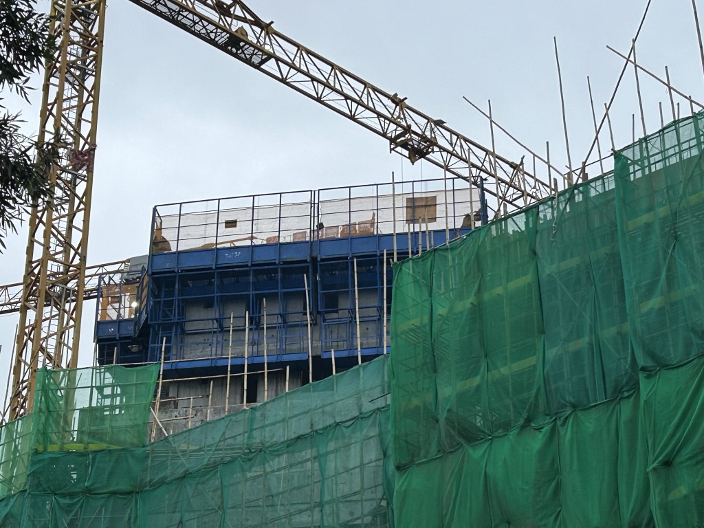 現場為美東邨(舊部分)公營房屋重建地盤。曾志恒攝 現場為美東邨(舊部分)公營房屋重建地盤。曾志恒攝