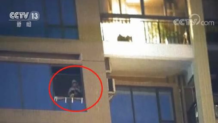 深圳海關揭集團利用無人機拉繩索從香港走私手機。網上圖片