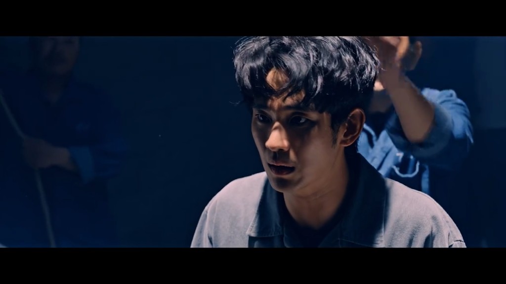 畀班惡霸捉住。