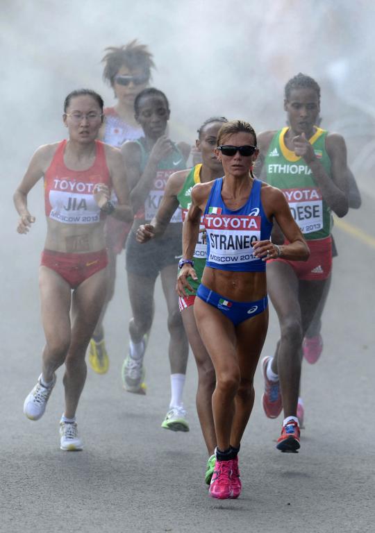 有馬拉松比賽特設噴霧降溫區予選手降溫。