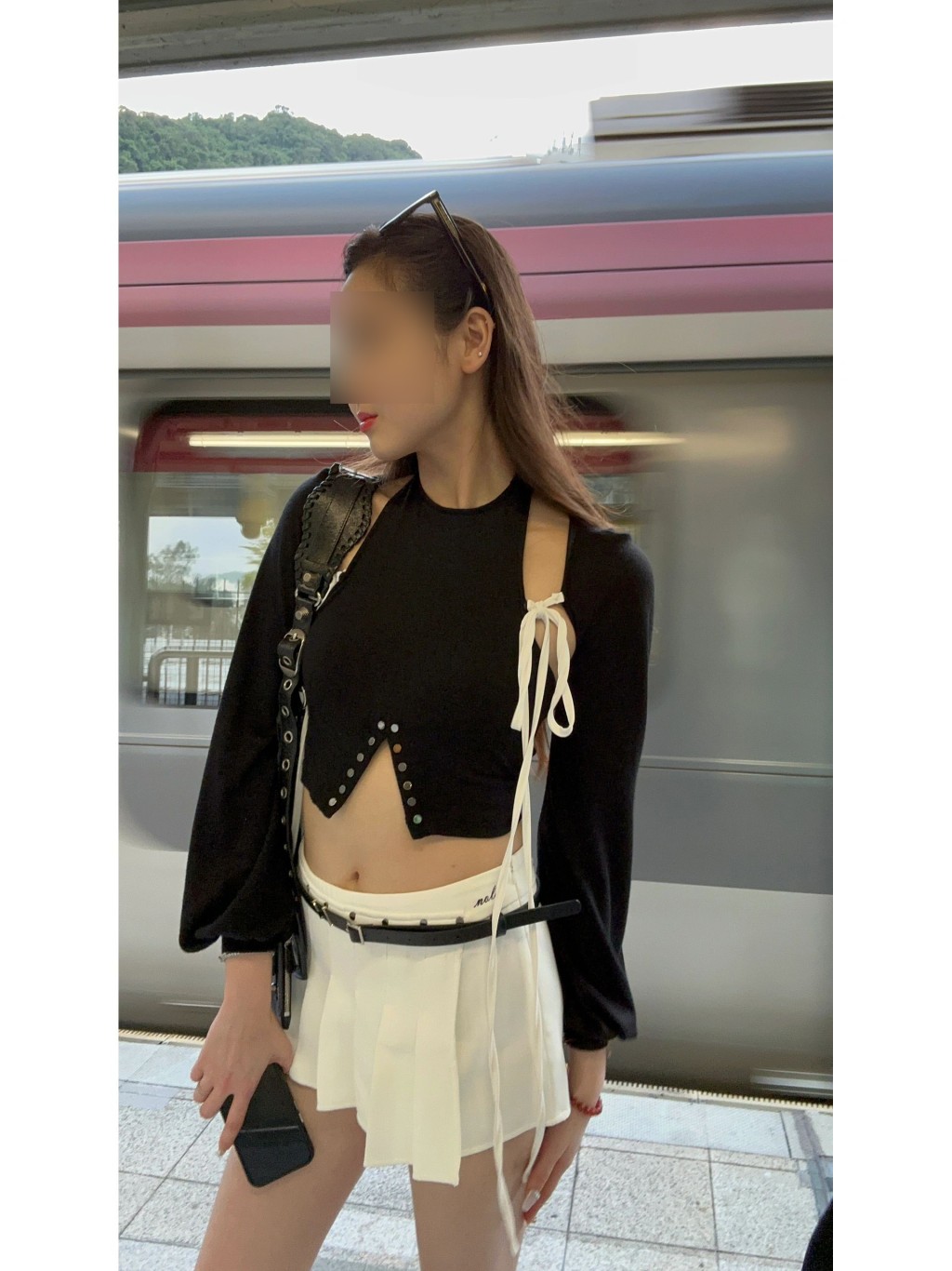 少女在其个人社交平台自我介绍为一名广州模特儿。