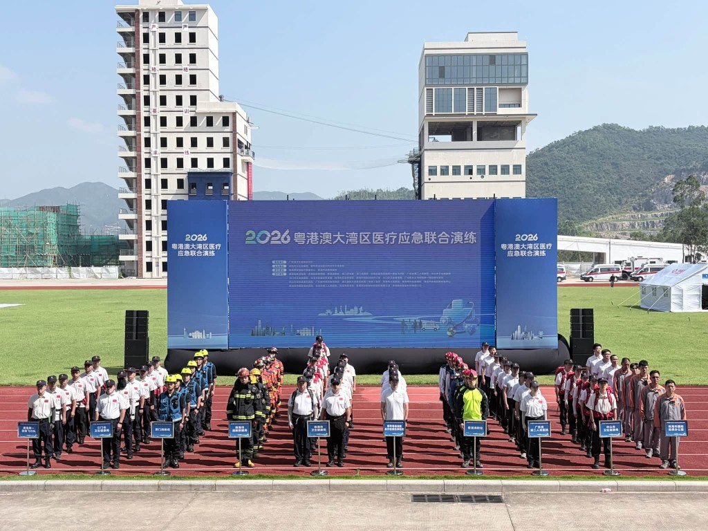 香港消防處代表團日前到珠海參與「2026年粵港澳大灣區醫療應急聯合演練」。FB:香港消防處 香港消防處代表團日前到珠海參與「2026年粵港澳大灣區醫療應急聯合演練」。FB:香港消防處