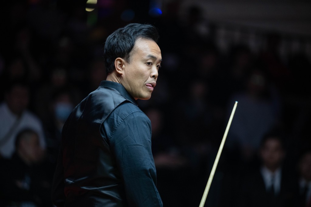 傅家俊（Marco），上仗復出首戰即以6：2先勝港將吳安儀，今仗再次「內戰」以6：3贏香港球手王雨晨，下仗再戰中國球手周躍龍。新華社圖片