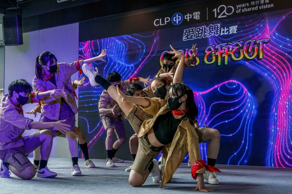 8 隊舞林高手雖然要戴住口罩跳舞，仍施展渾身解數，炒熱現場氣氛。