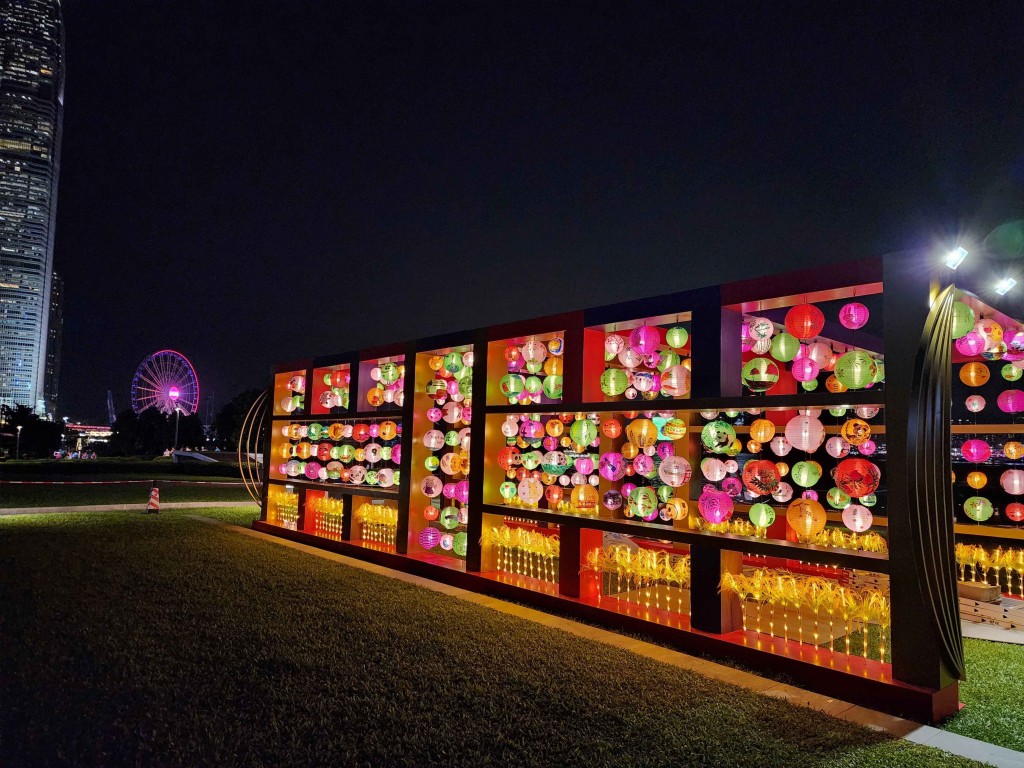 「彩燈廊」集結逾千市民作品。