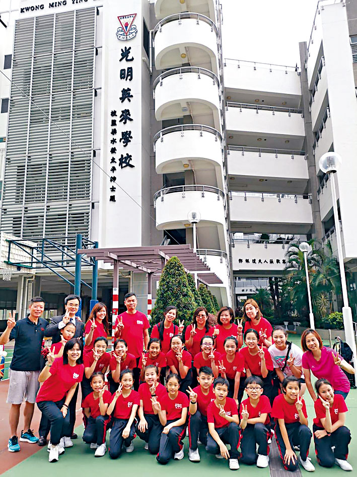 光明英來學校啦啦隊成立十年，日前在中國(南京)啦啦操公開賽奪冠。