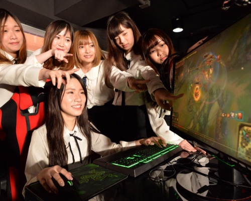 场馆占地3000平方呎，最多可容纳100名观众。