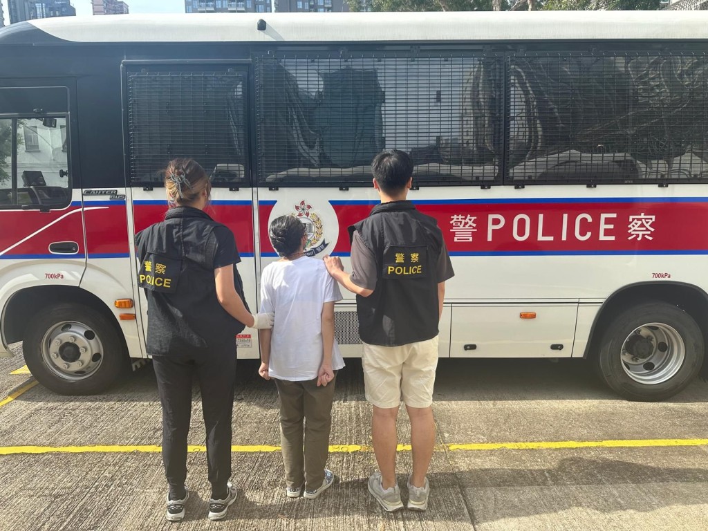 警方以涉嫌「販運危險藥物」拘捕一名56歲本地女子。警方提供 警方以涉嫌「販運危險藥物」拘捕一名56歲本地女子。警方提供