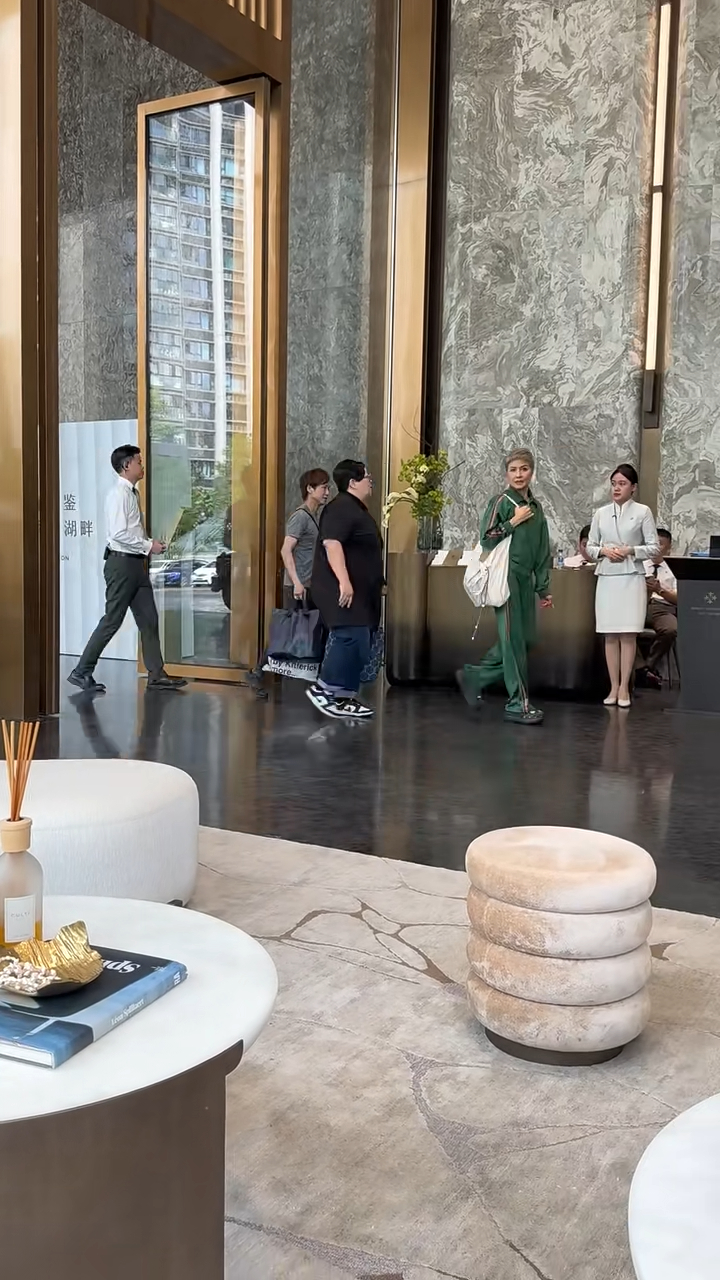 邵美琪穿上全套運動裝。