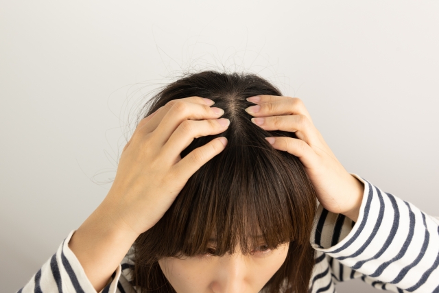 女士脫髮問題近年備受關注，原來一切因肝氣鬱結而起。（示意圖/圖片來源：PhotoAC)