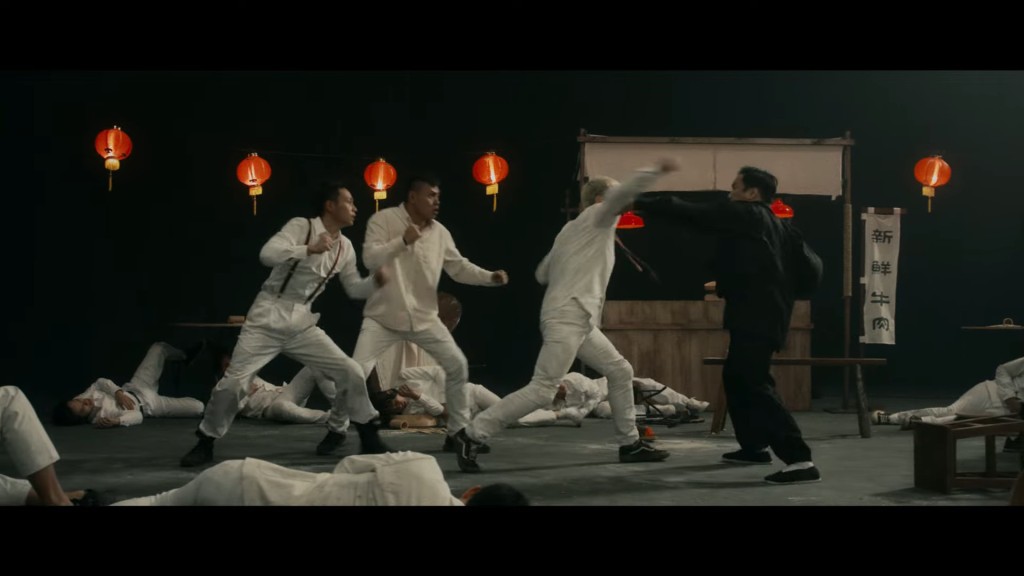 罗莽2021年曾为MC $oHo & KidNey（苏致豪与许贤）的歌曲《Black Mirror》MV演出。