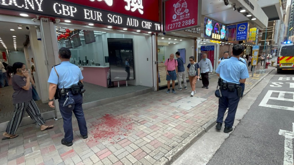 警員在場調調查。 警員在場調調查。