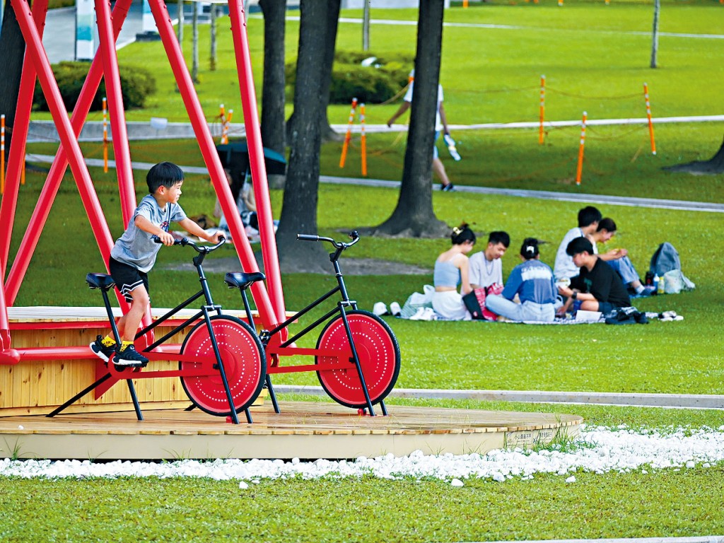 隨着疫後生活復常,香港今年的全球宜居城市排名躍升13位。