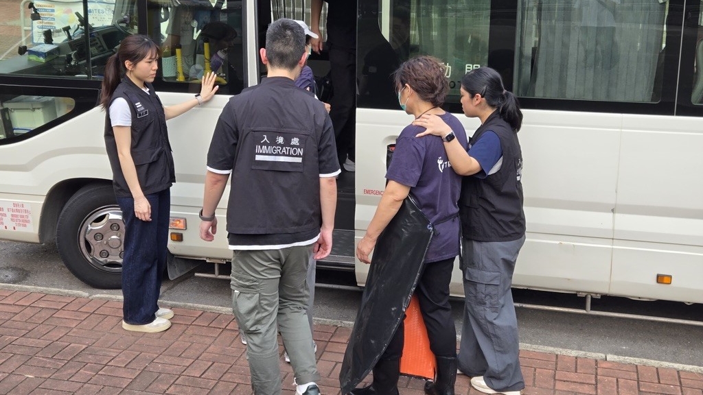 入境處夥多部門全港反黑工 拘21非法勞工及11僱主。入境處圖片