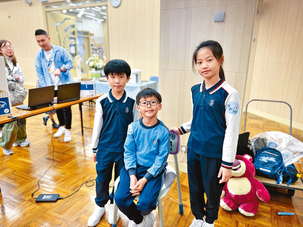 新界婦孺福利會梁省德學校學生研發人工智能分析座椅，能判斷學童坐姿有否「坐唔直」及生成健康建議。