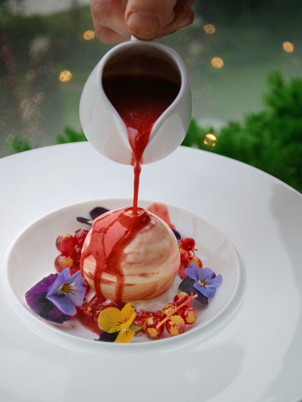 米芝蓮餐廳Briketenia於情人節推出多款精緻甜品。
