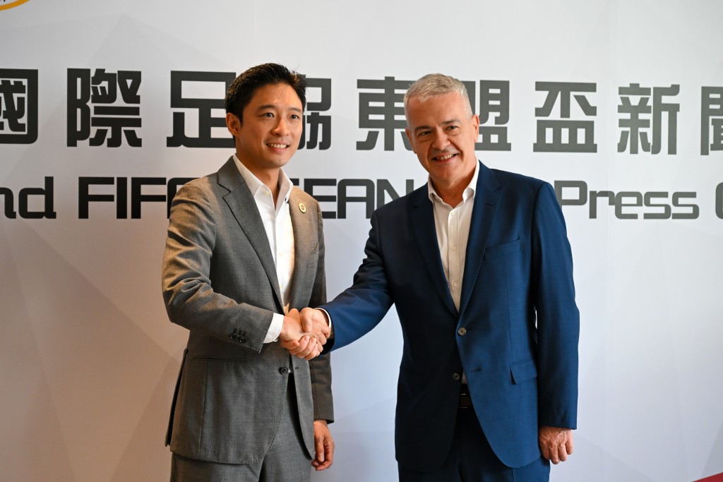 足总在6月公布卢比度担新任港队主帅时,一同与国际足协代表公布香港主办东盟杯D2赛事。星岛图片 足总在6月公布卢比度担新任港队主帅时,一同与国际足协代表公布香港主办东盟杯D2赛事。星岛图片