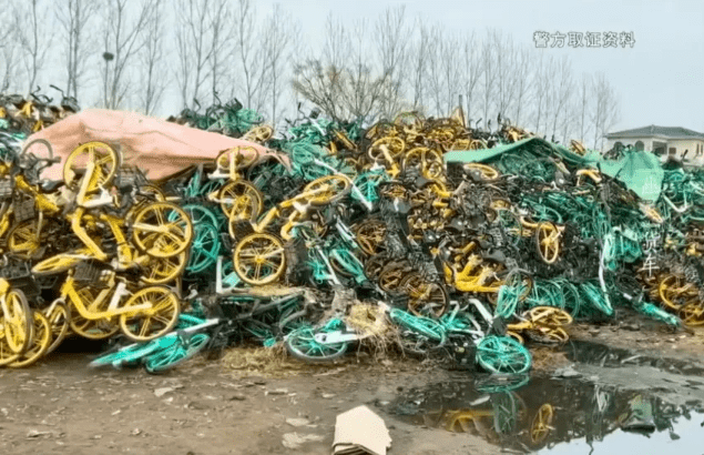 上海11人偷上萬輛共享單車拆賣。央視 上海11人偷上萬輛共享單車拆賣。央視