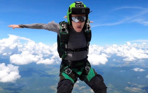 奧迪森酷愛冒險，曾在世界各地進行過跳傘和定點跳傘。網上圖片
