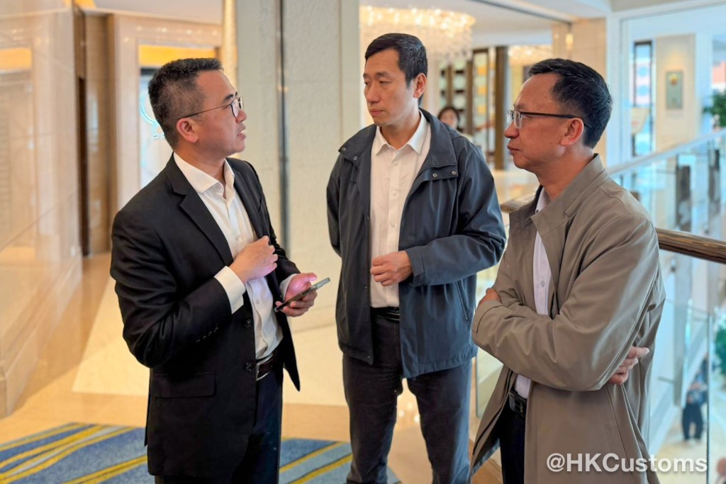 海關人員分享宣傳推廣、網絡視聽以及跨平台協作方面的經驗。