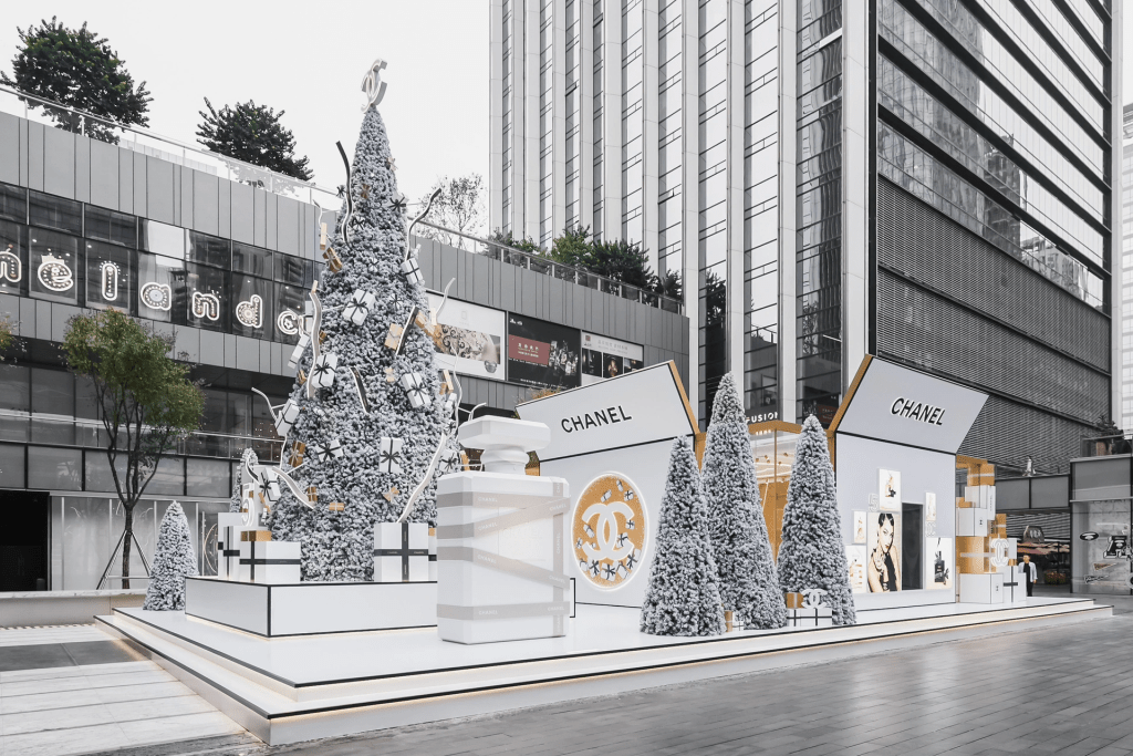 深圳圣诞商场 01 | 万象天地 巨型白色圣诞树 （图片来源：万象天地）
