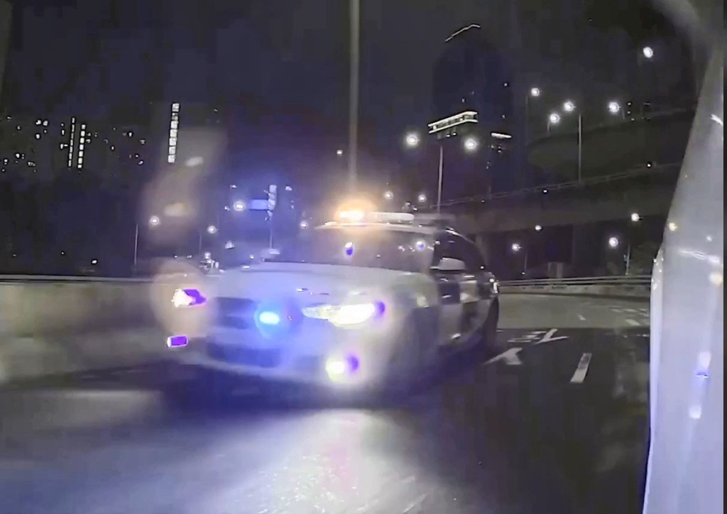 車隊由荃灣開始非法賽車,沿途經過荃灣路、呈祥道、龍翔道及觀塘道,僅以8分鐘就由荃灣駛至九龍灣。 車隊由荃灣開始非法賽車,沿途經過荃灣路、呈祥道、龍翔道及觀塘道,僅以8分鐘就由荃灣駛至九龍灣。