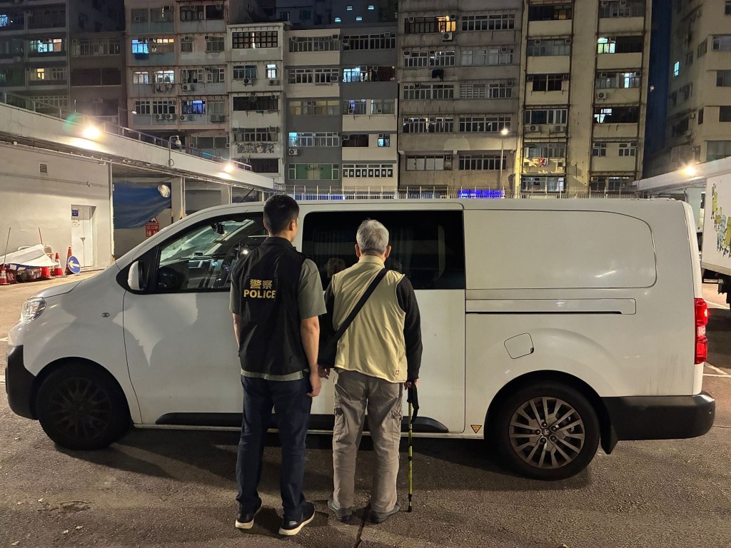 一名75歲姓林本地男子涉嫌「經營賭博場所」被捕。警方圖片