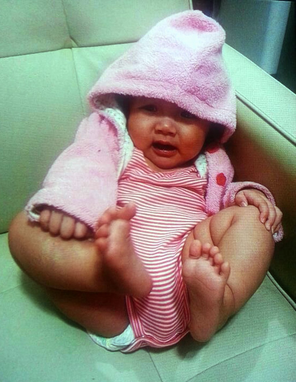 2013年11月底，其母亲报警称6个月大女婴凯晴于九龙城贾炳达道外被人抱走，引起轩然大波。(资料图片)。