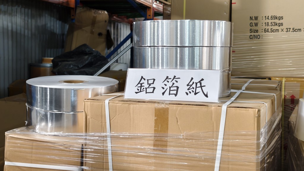海關檢獲大量的製煙工具。黃文威攝 海關檢獲大量的製煙工具。黃文威攝