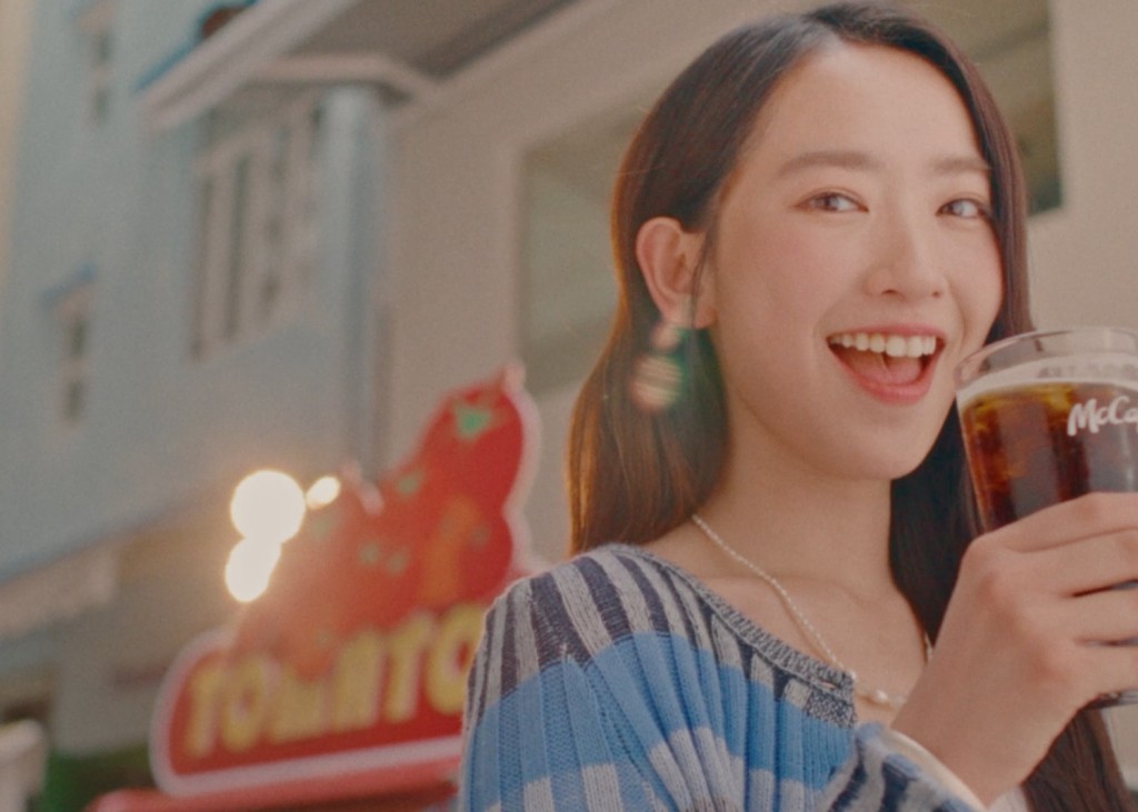 Ashley首次演唱廣告主題曲《玩味日常》。 Ashley首次演唱廣告主題曲《玩味日常》。