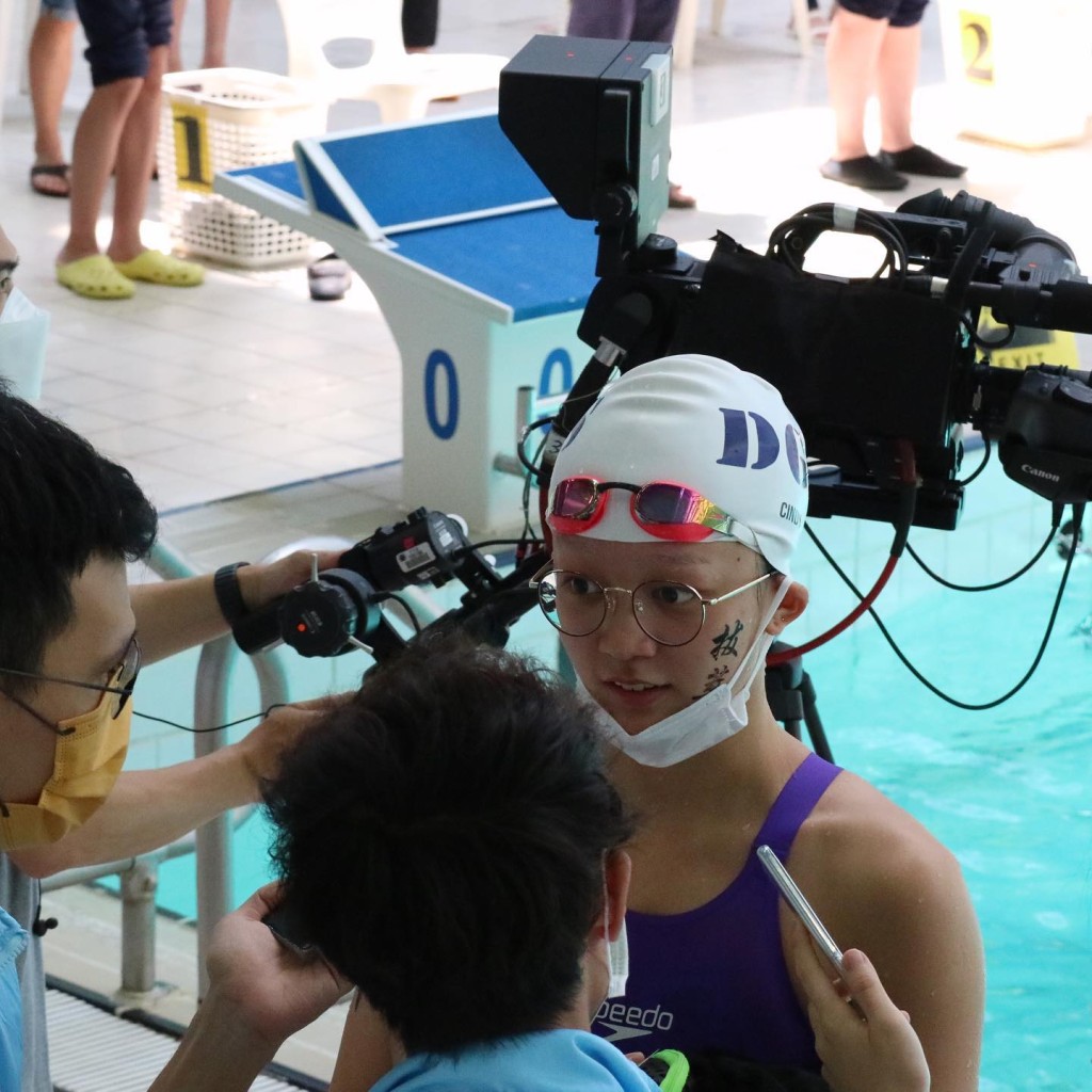 张心悦就读拔萃女书院，是杨宝玲、莫文蔚及麦明诗等女星的师妹。